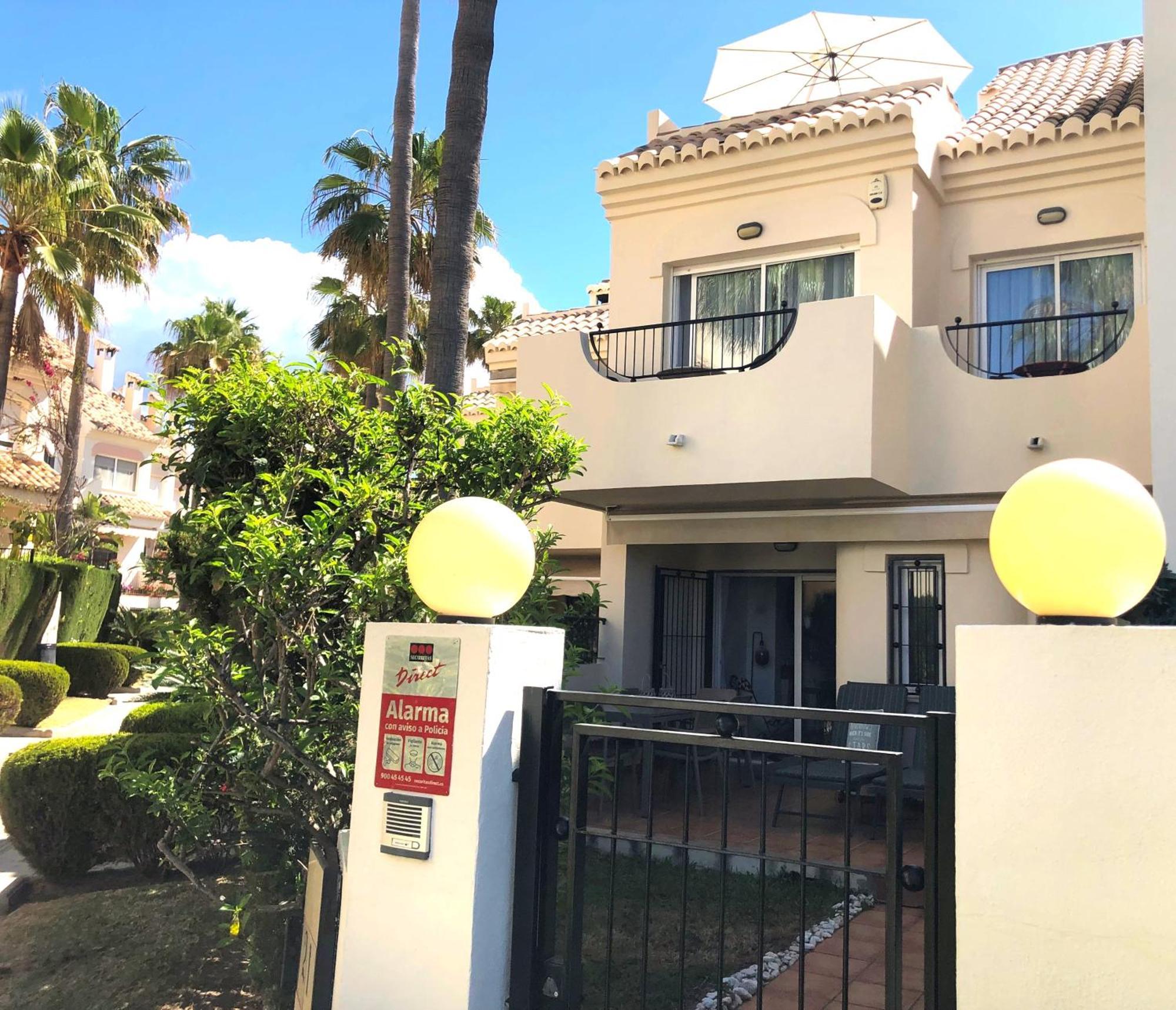 Stylish Townhouse In Beachfront Complex Marbella Exterior foto